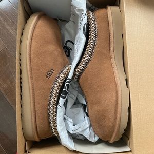 UGG Tasman Kids Size 6 Women Size 7.5/8